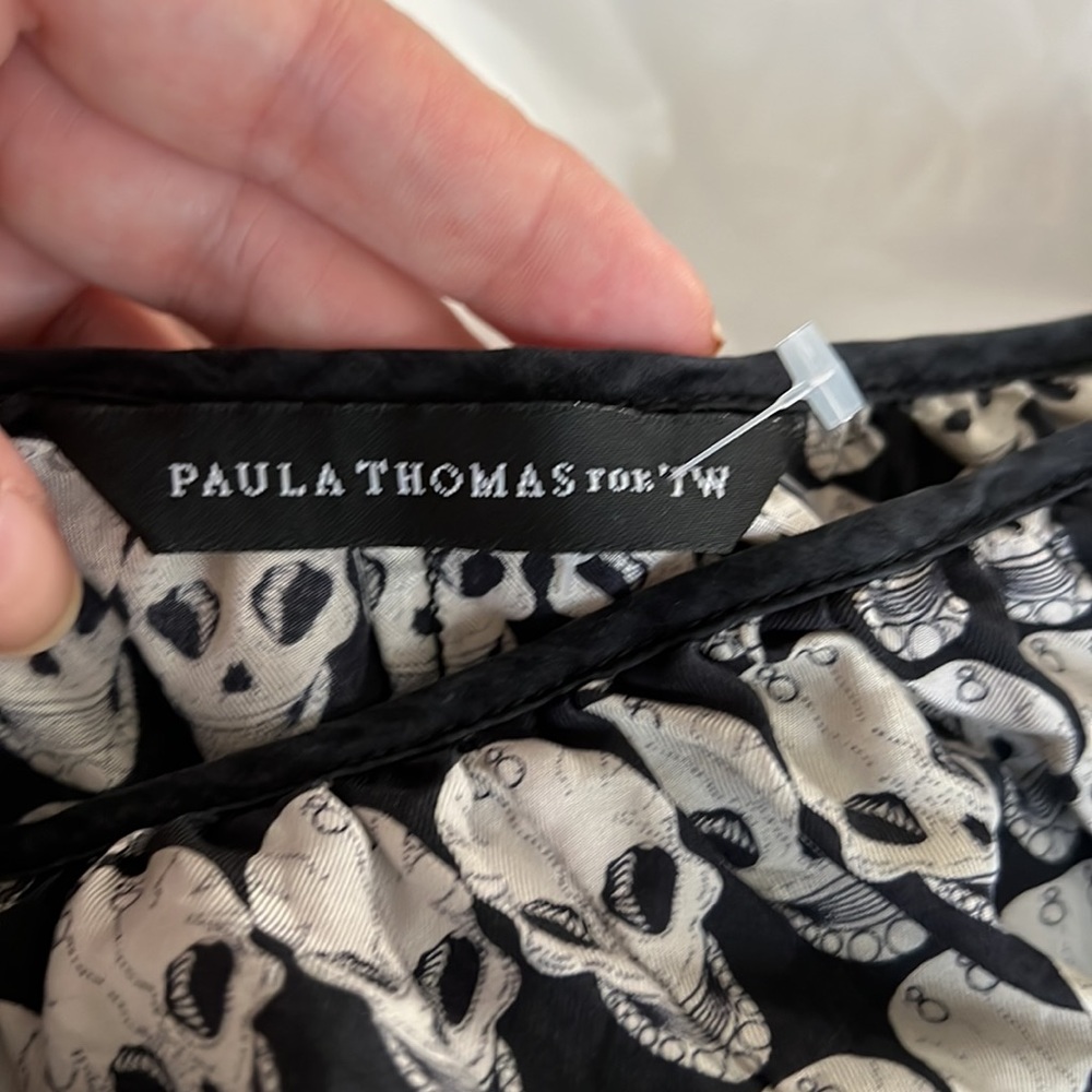 Cute flowy top. Perfect for Halloween or any occasion!